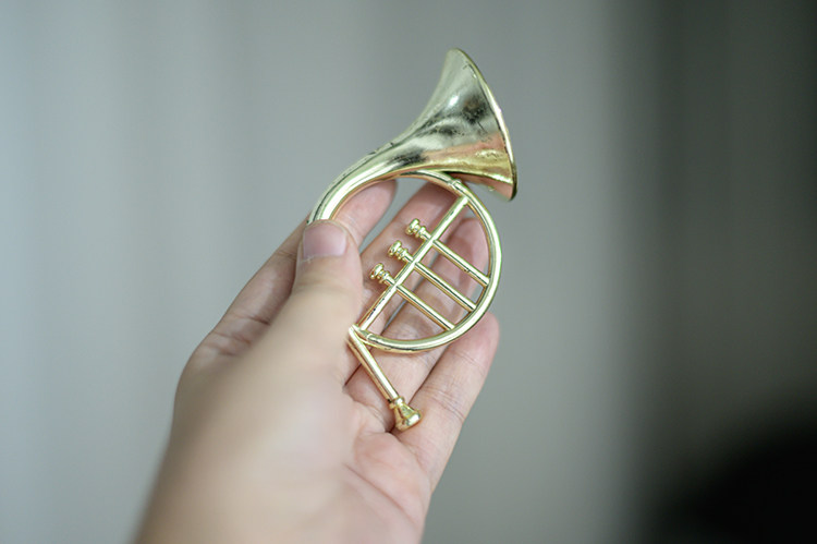 拍照新生儿百天摄影圆号长号迷你小提琴塑料乐器摆件