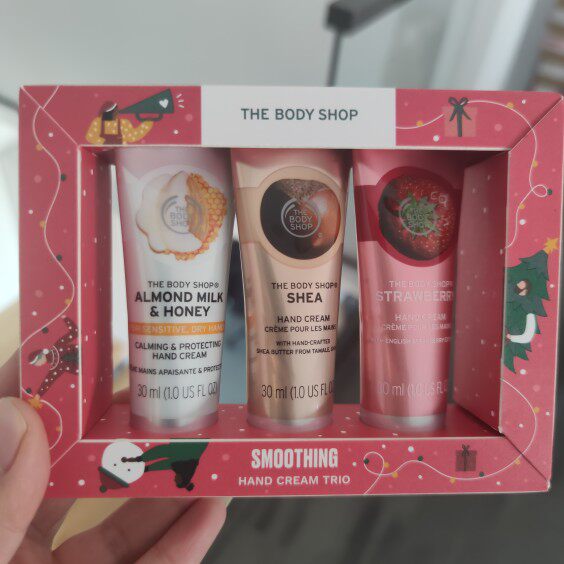 2件包邮thebodyshop护手乳木果草莓杏仁牛奶护手霜