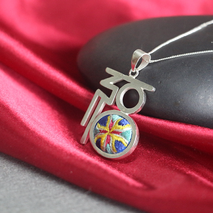 太阳鼓手工福字吊坠纯银刺绣复古个性时尚过年项坠