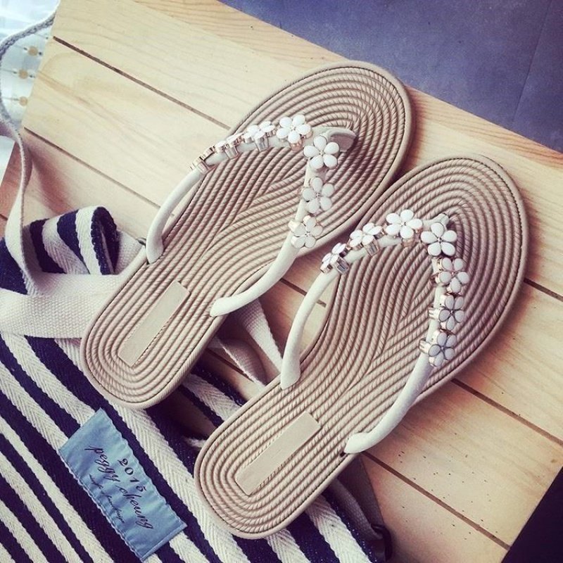 40人字夹脚夏女女款穿人加宽款平脚特码拖鞋大码人字拖