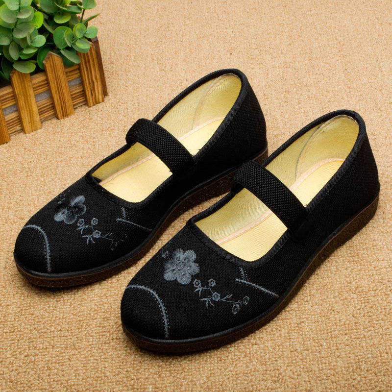 老北京布鞋女士春秋秋季平底中老年人防滑妈妈透气软底布鞋