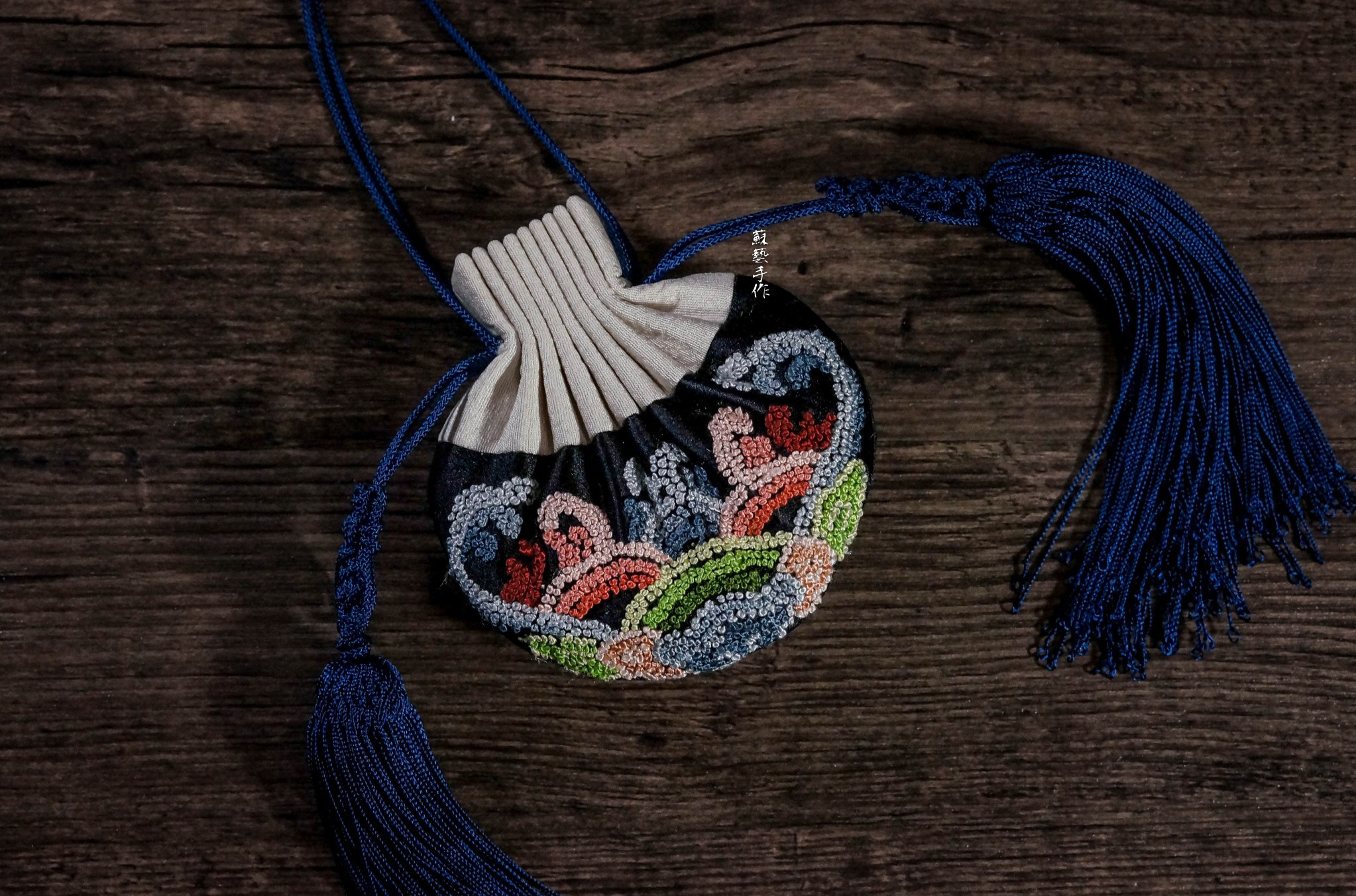 打籽江水海牙古法荷包小号小号手手工满绣苏州刺绣