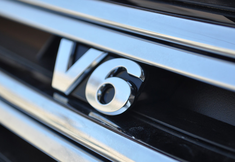 ccv6中网一汽大众迈腾b7l13款30v6车标前标汽车装饰贴