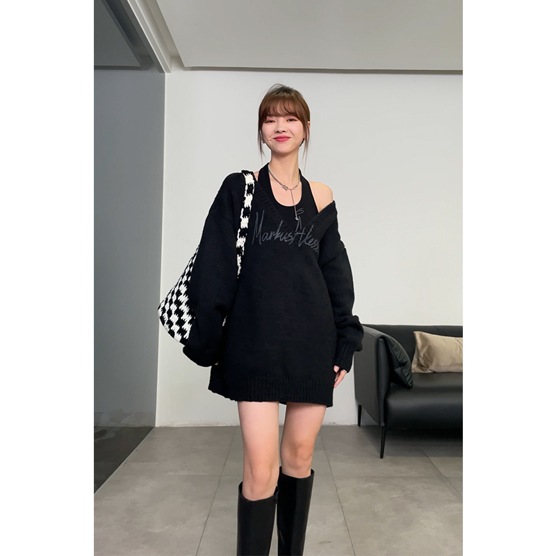 红人馆V领毛衣女秋冬设计感小众黑色上衣两件套慵懒风长款针织衫