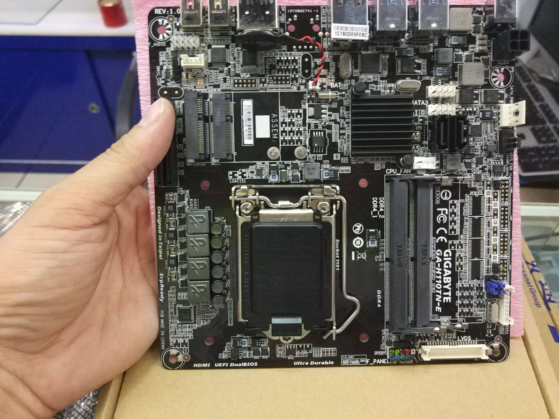 技嘉itx主板h110tn-e一体机工控迷你主机主板支持拼接屏/i3-8100