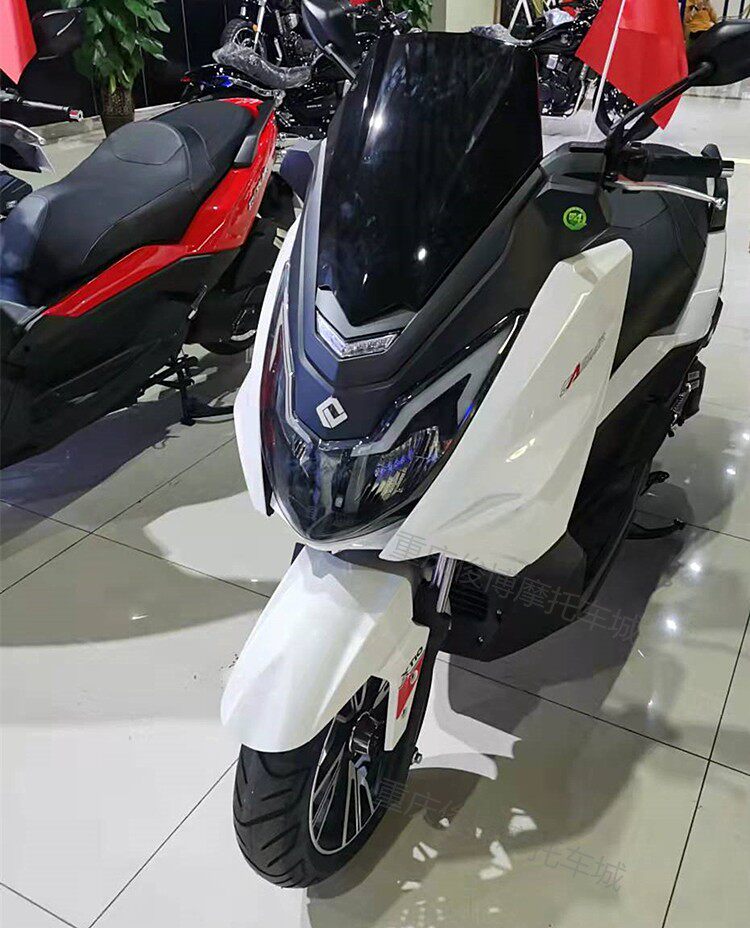 台荣川铃t10踏板车150电喷摩托车代步摩托马杰斯特整车可上牌