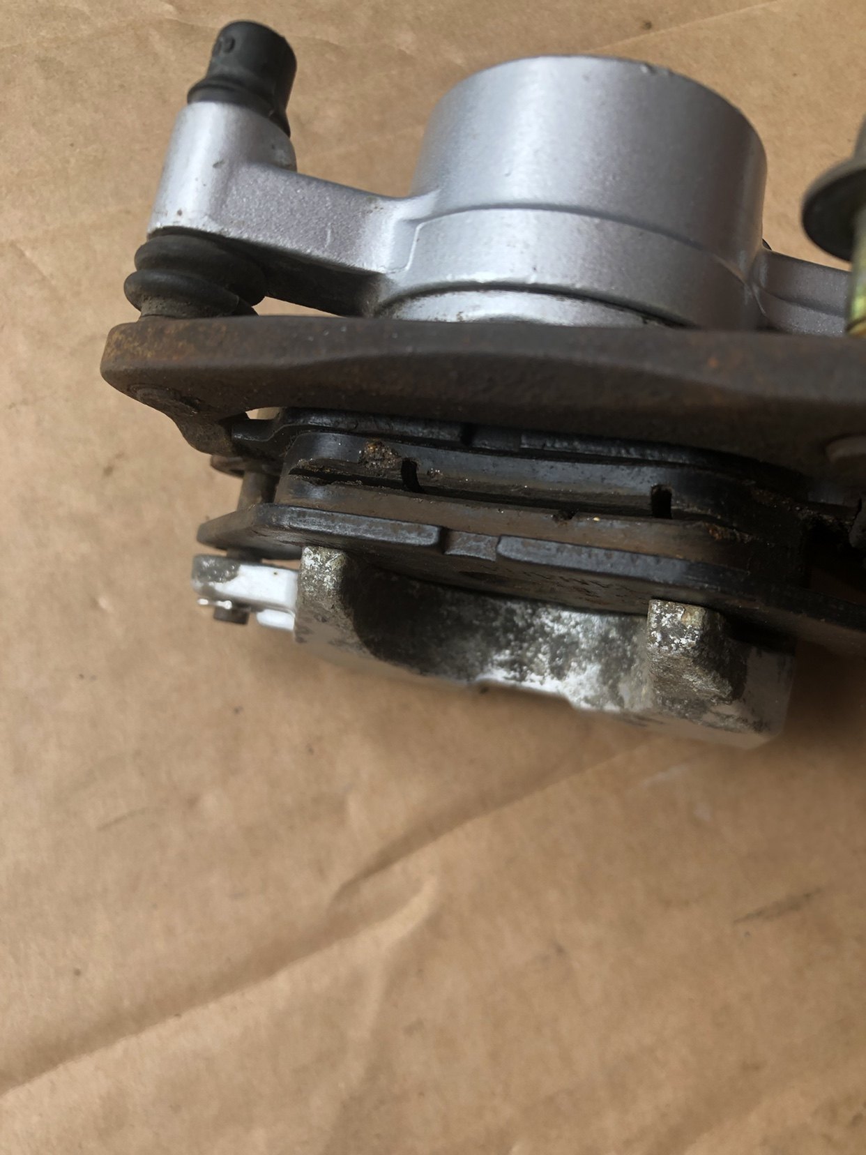 雅马哈刹车ybr125天剑二款原装ak阿基波罗卡钳刹车片