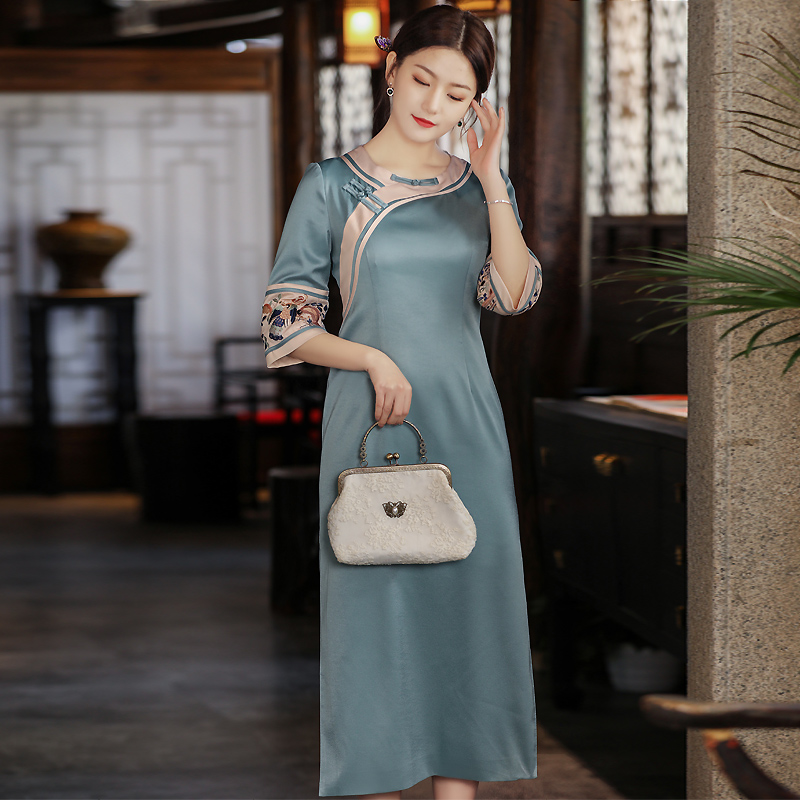 无领旗袍2021年新款中式盘扣复古刺绣绣花修身旗袍