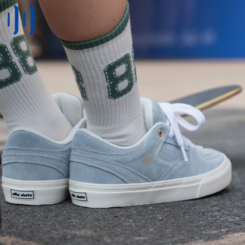 顽刻bright面包鞋冰蓝色毛皮拼接低帮男女运动板鞋