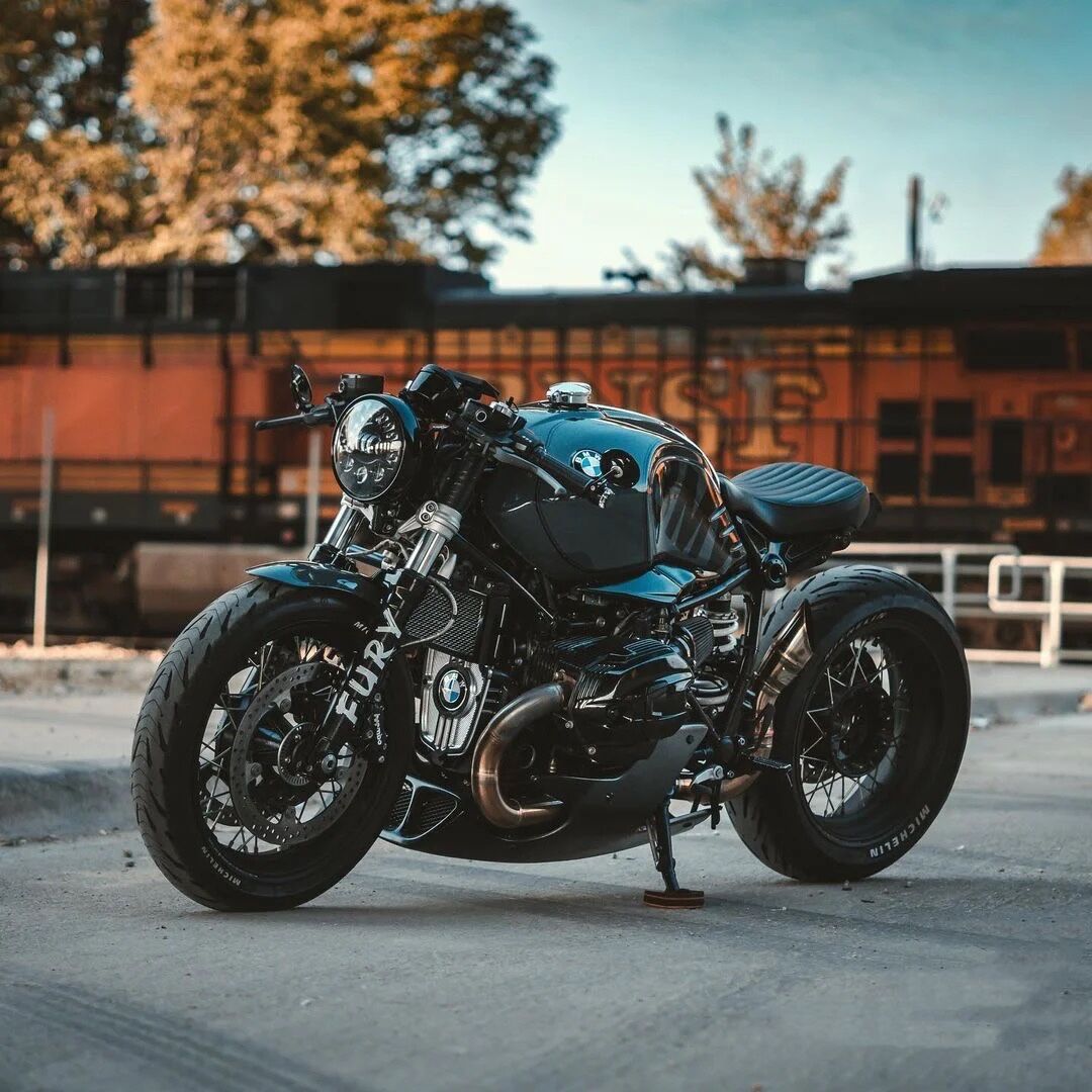 宝马雅马哈小黄蜂街车复古四缸bmw改装cb400摩托车摩托车整车