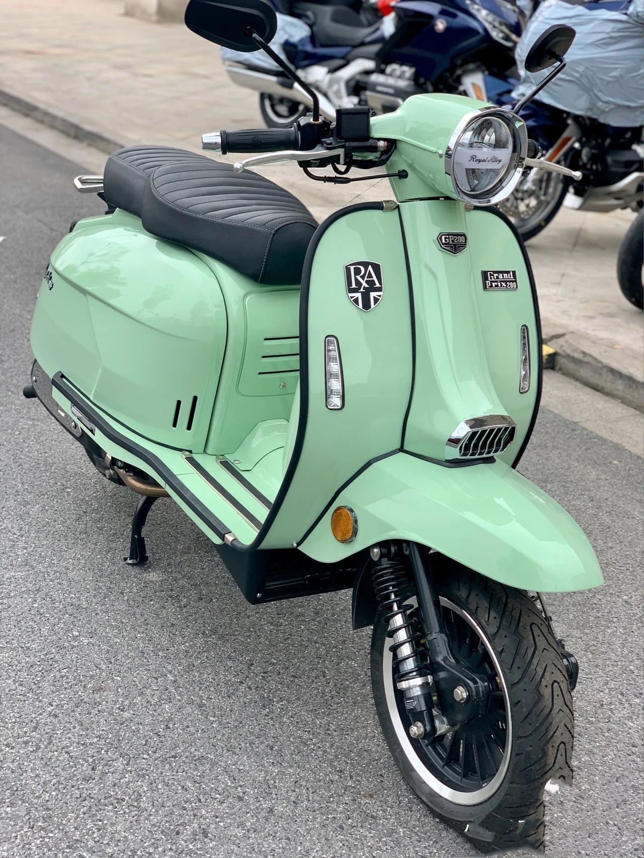 进口雅马哈50cc低趴宽胎踏板水冷电喷比亚乔维斯摩托车整车