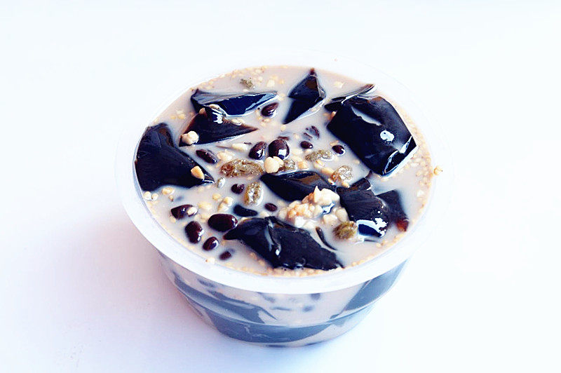 水晶风情烧仙草即食台湾风味红豆龟苓膏奶茶冷饮点心整箱包邮