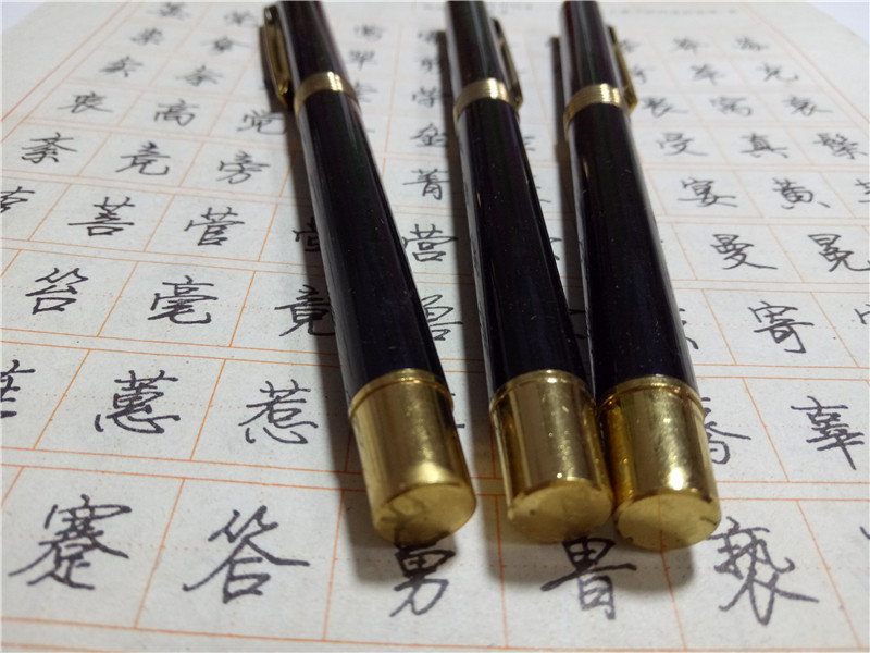 crown 皇冠美工钢笔 笔身金属材质 金黄色笔尖 顺滑好写