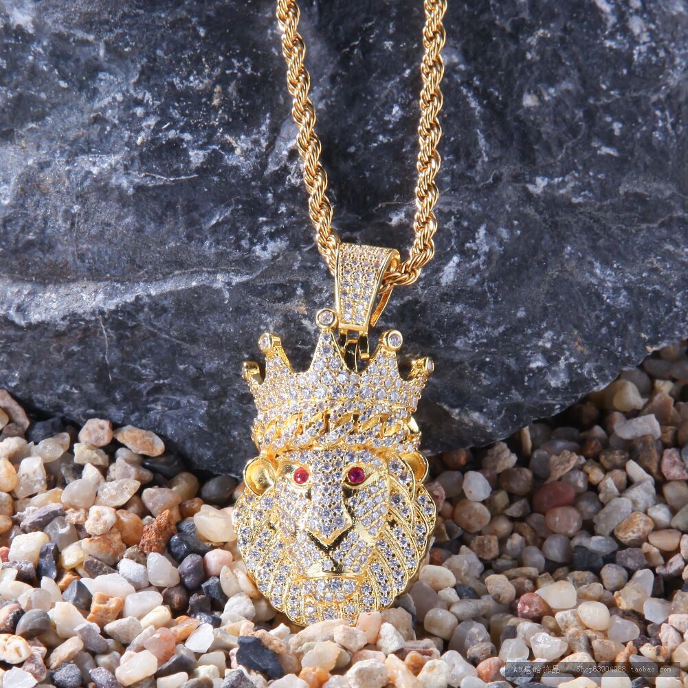 嘻哈新款王冠狮子头锆石吊坠皇冠狮子真金电镀项坠