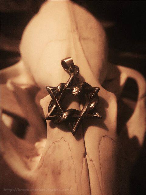 莲鱼山人気ブド古老符号神秘轮回之符衔尾蛇六芒星项坠