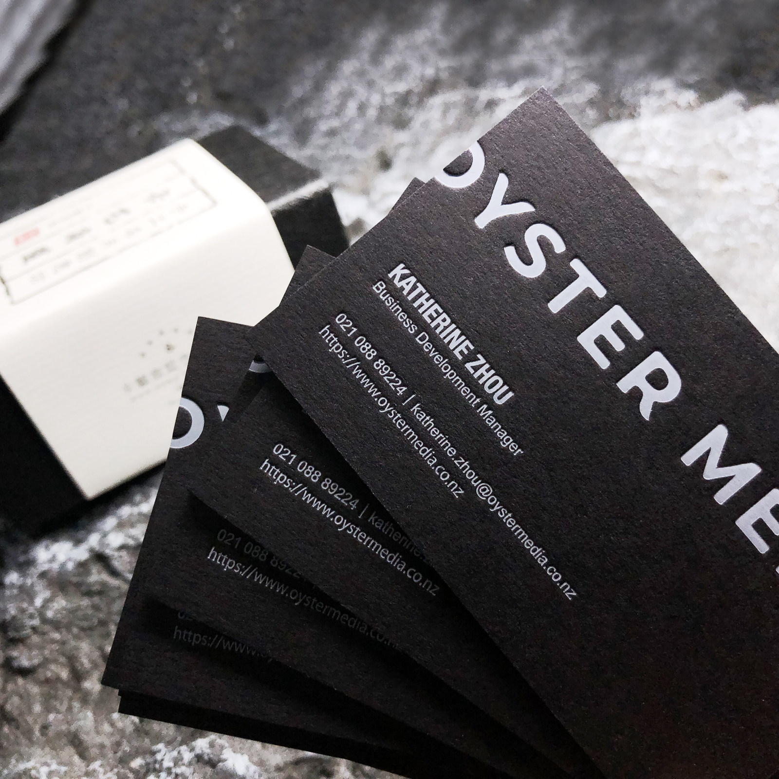 名片国外烫白高端制作烫金金边高档卡名凹印名片