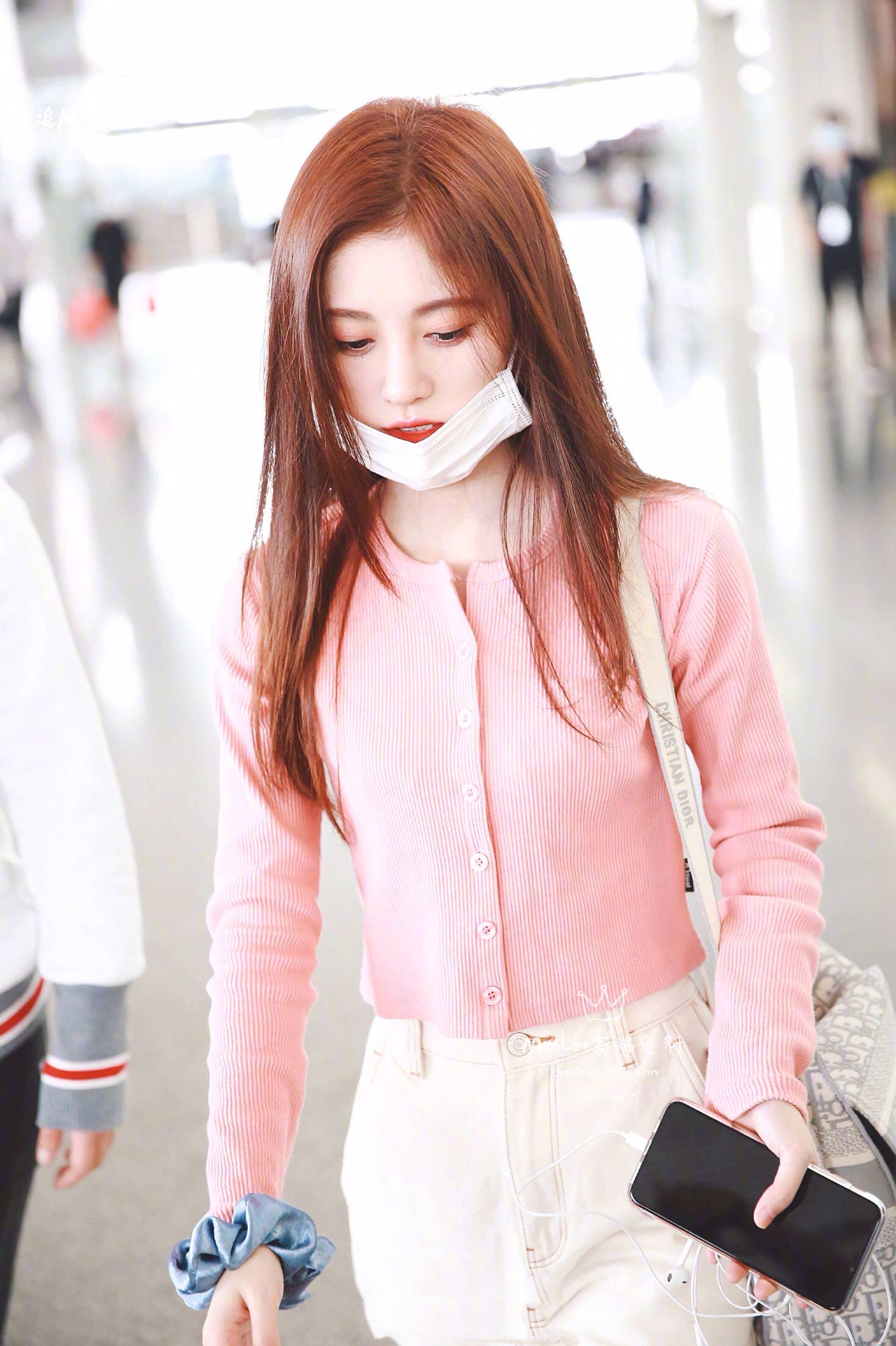 鞠婧祎同款粉色长袖露腰防晒开衫外套白色牛仔裤时尚套装