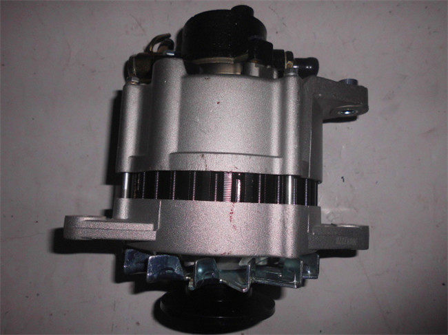 五十铃4jb14ja1带泵发电机jfzb1702辉鸿优质产品14v70a大功率四插发电