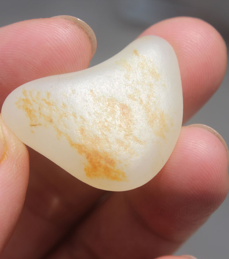 正宗新疆和田玉洒金皮白玉籽料原石吊坠天然珠宝奇石