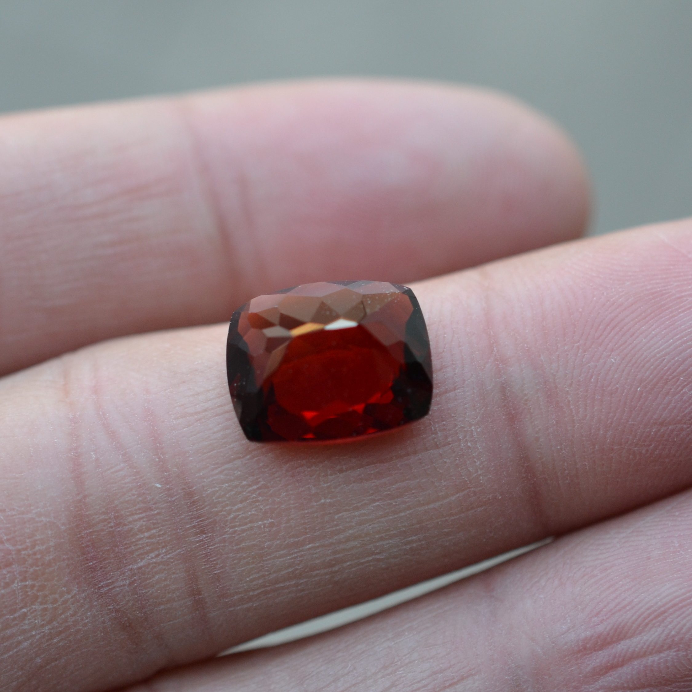 天然颗粒血红色石榴石裸石方形戒面745ct净度好高其他