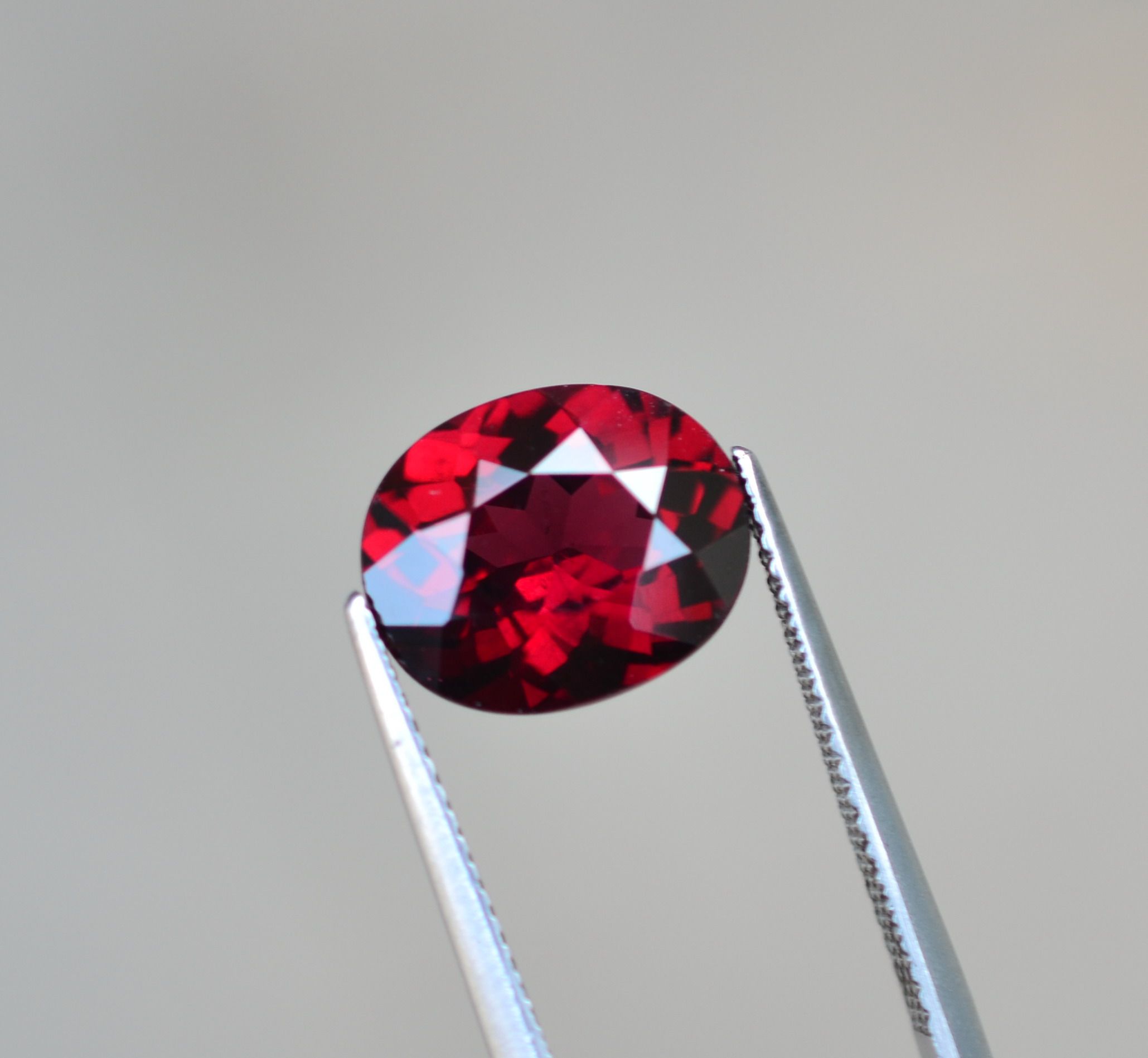 天然满火彩54克拉火彩超闪血红色戒面椭圆形裸石石榴石其他