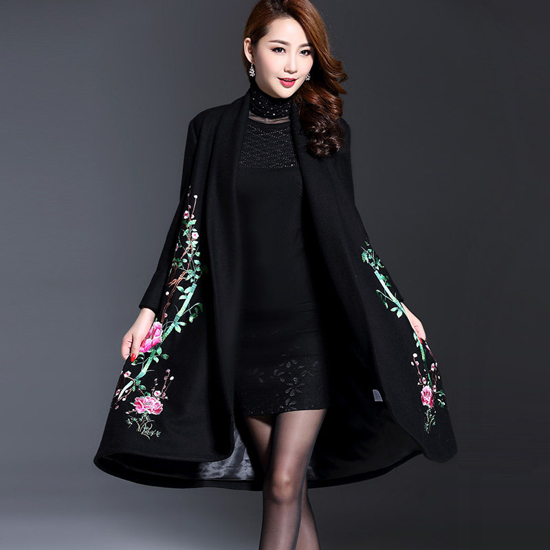 妈妈披肩外套秋冬中老年高贵宽松遮肉厚披风大毛呢外套