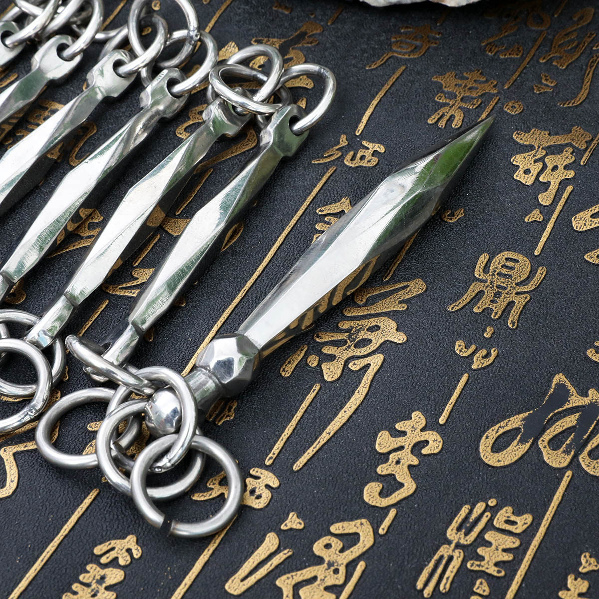 煌龙八棱九节鞭健身鞭牛皮把手檀木把手轴承可旋转不锈钢鞭