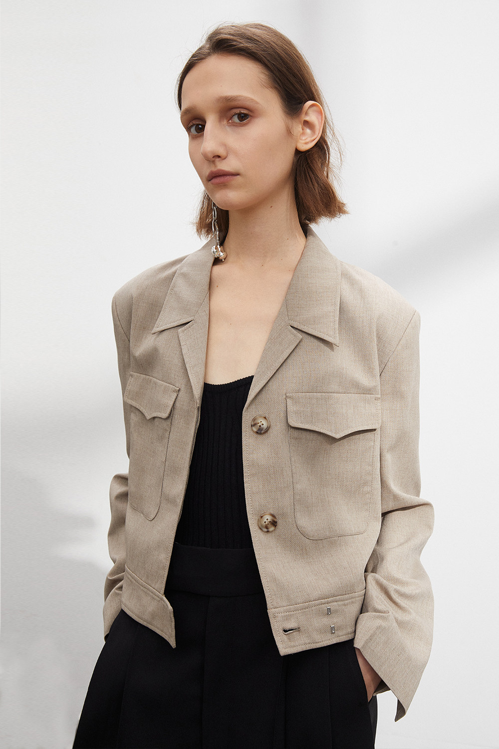 un1ty21春夏新品复古简约精纺羊毛斜纹宽肩垫肩短外套