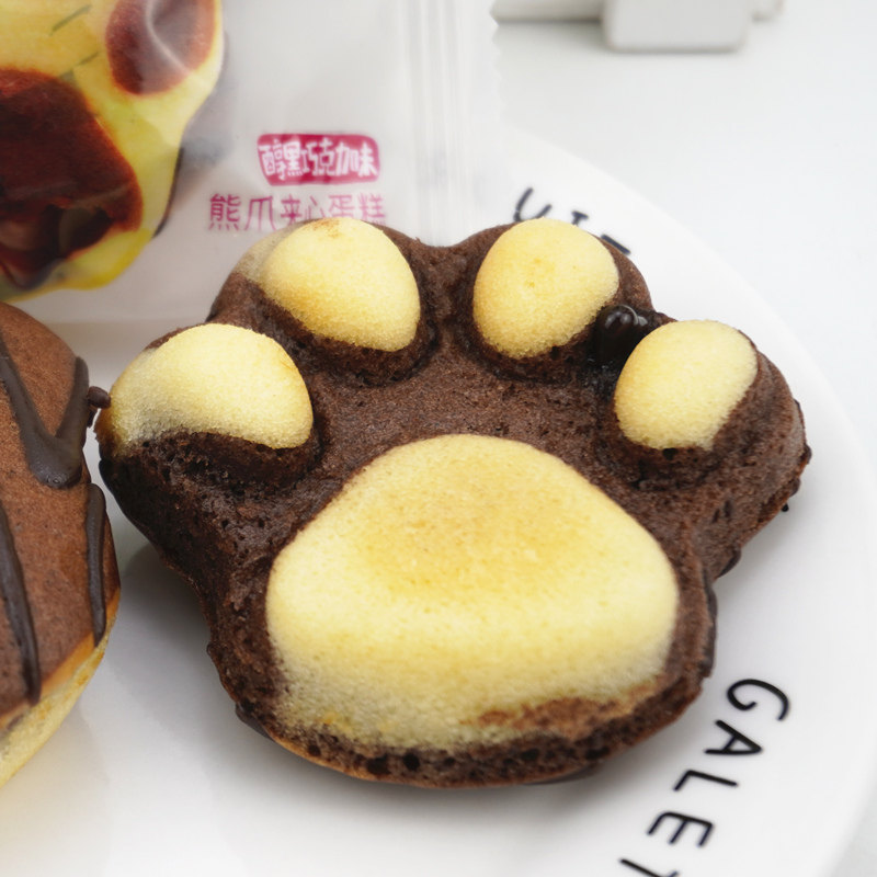 小熊君君我一掌醇巧克力熊爪熊掌夹心蛋糕零食西式糕点