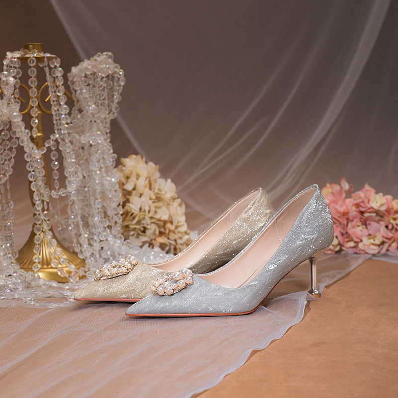 天秤座的婚纱水晶鞋图片
