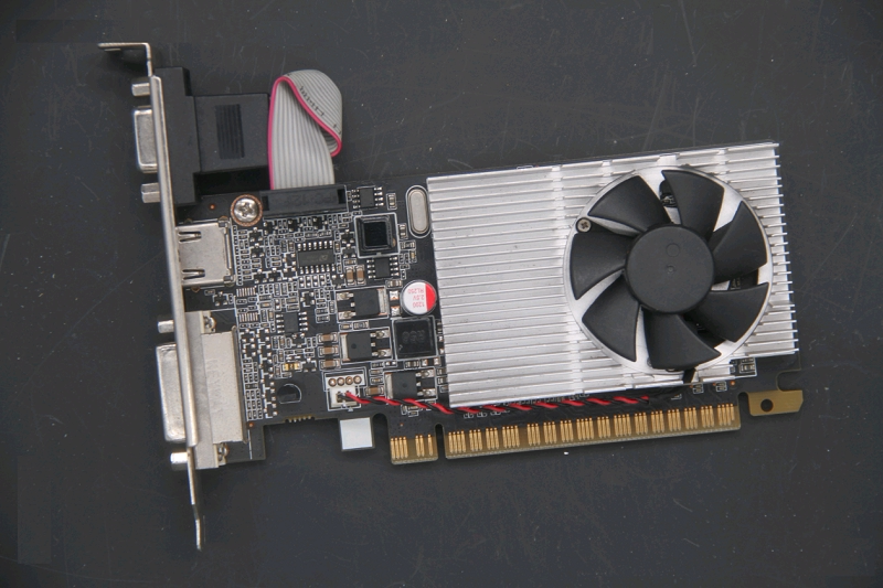 显卡型号一样品牌不一样_品牌机显卡_矿机插上显卡就不亮机