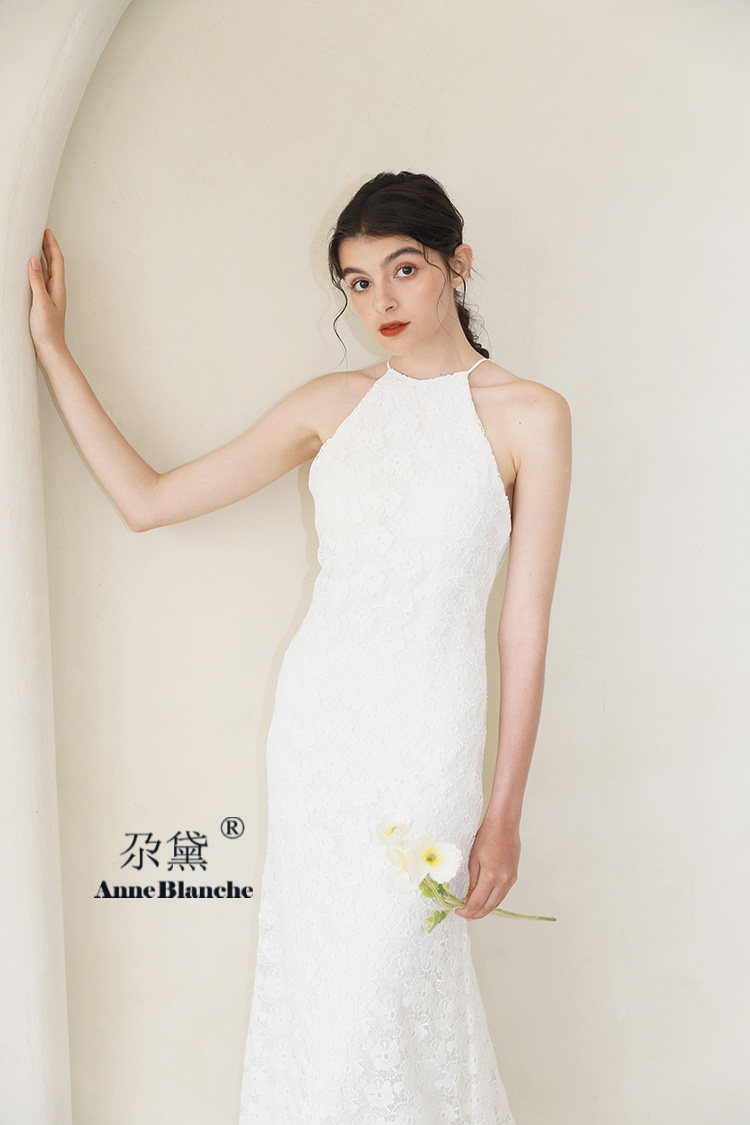 原创设计师简约经典气质挂脖修身露背蕾丝小拖尾婚纱