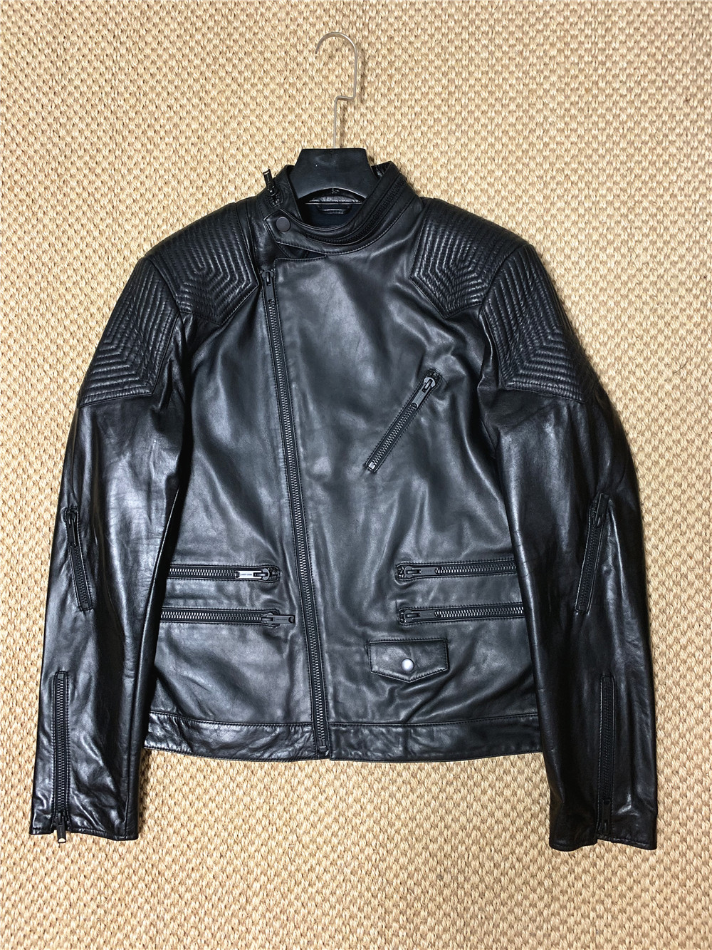 暗黑有人高街小众法系设计师羊皮斜拉拉链机车皮衣