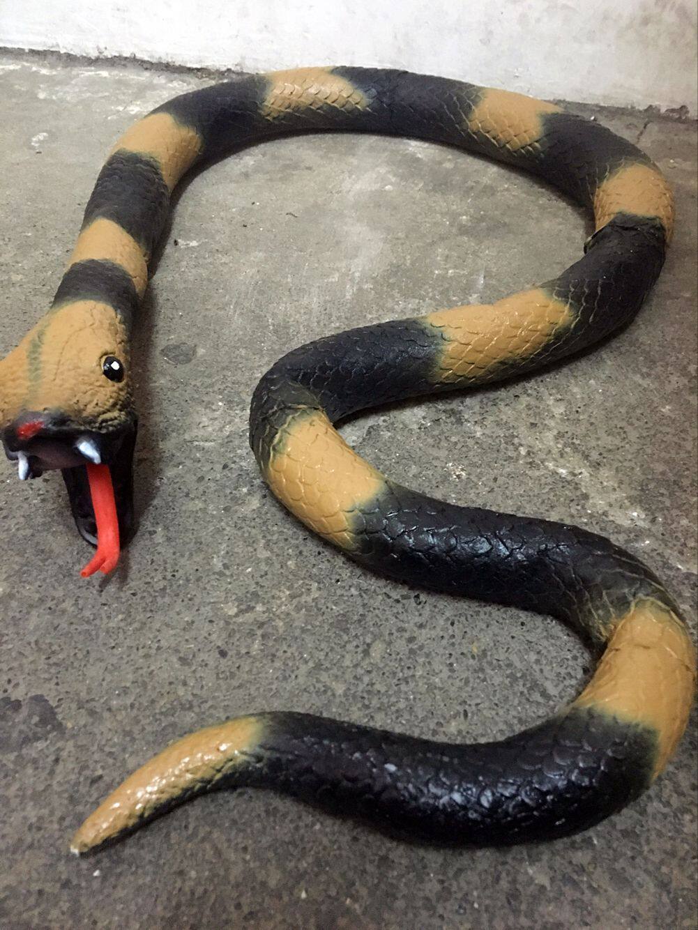 万圣节鬼屋ktv鬼节用品恐怖整人玩具蛇2米大莽蛇仿真大蛇吓人道具