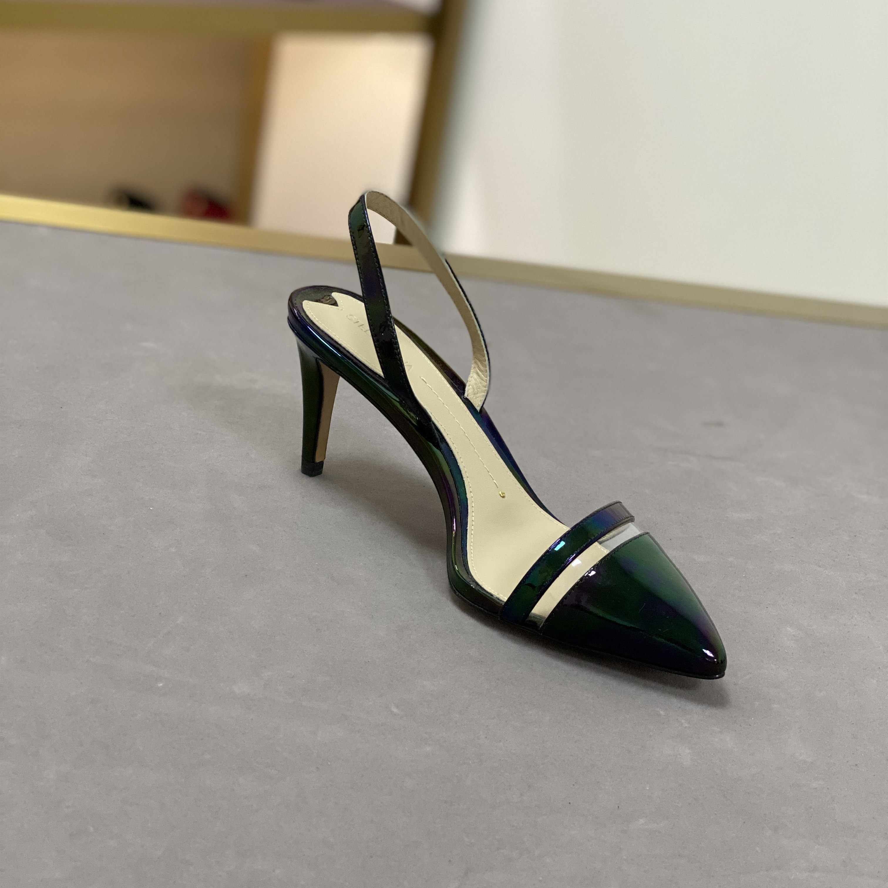 stellaluna露娜女鞋春夏款尖头牛漆皮皮皮浅口时装凉鞋