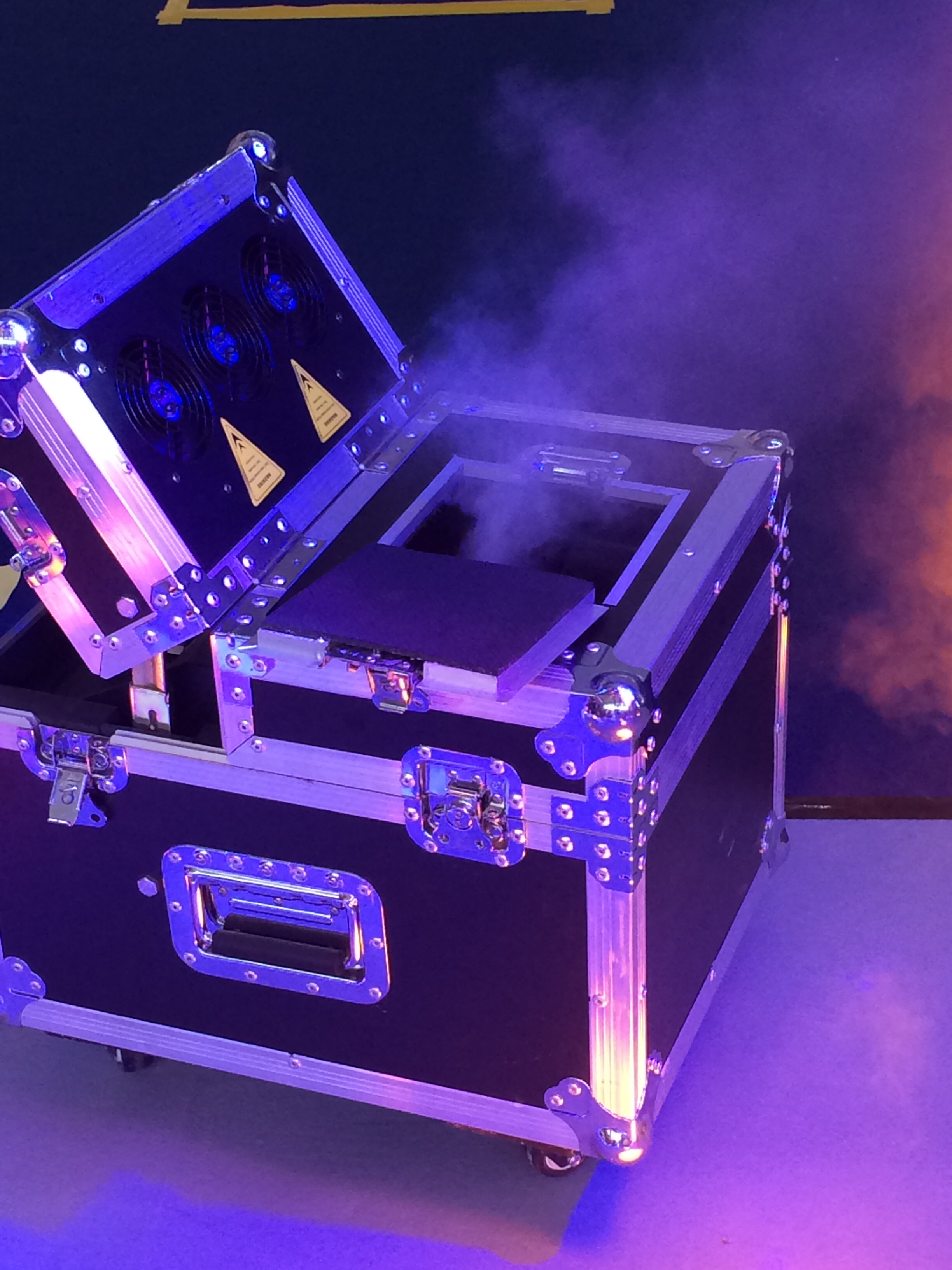 现货薄雾600w双雾机婚庆dmx512摇控烟雾航空箱舞台舞台灯光