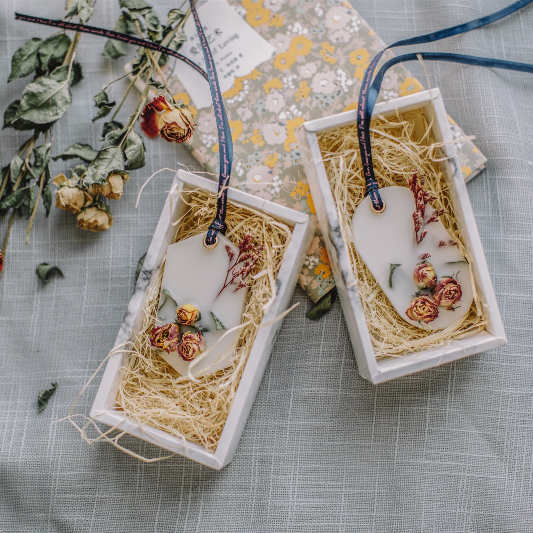 衣柜香薰香味男女女士清香香水蜡片家用固体香薰香料