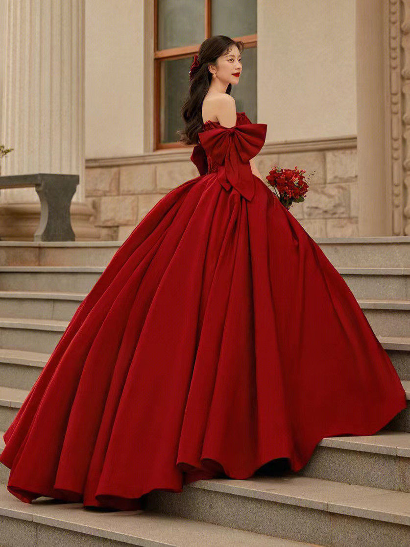 户外一字肩长拖尾新款婚纱影楼主题摄影礼服婚纱