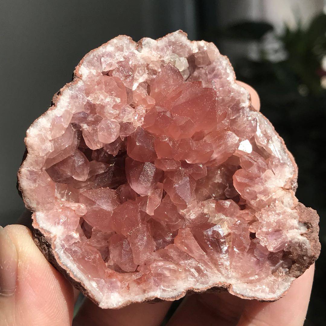 阿根廷天然粉晶晶洞晶簇爱情之石水晶原石疗愈石摆件