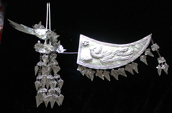 苗族侗族头饰头钗银饰斜边长吊饰加小牛角两件苗族银饰