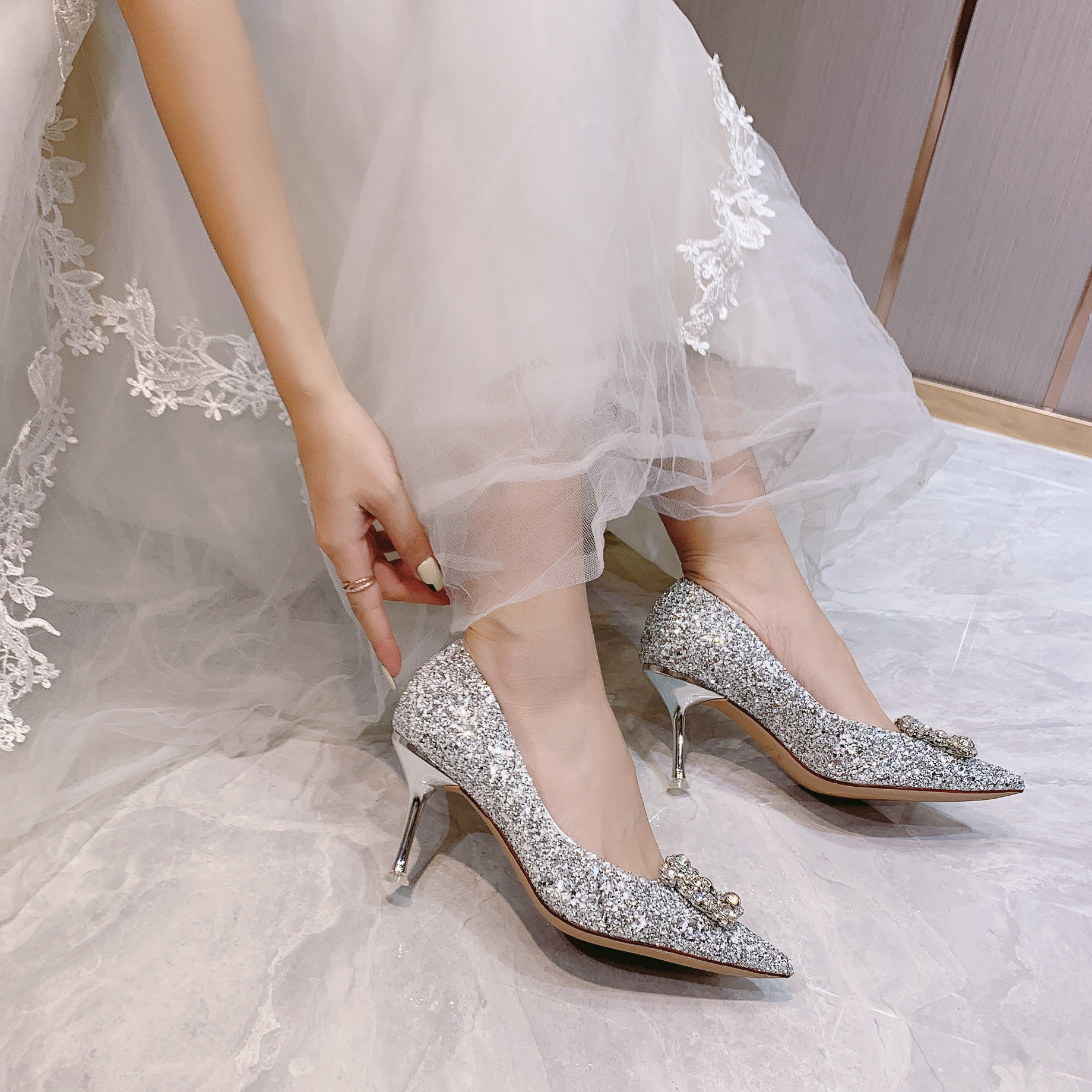 银白色高跟鞋新娘鞋主婚纱伴娘法式宴会尖头平时单鞋