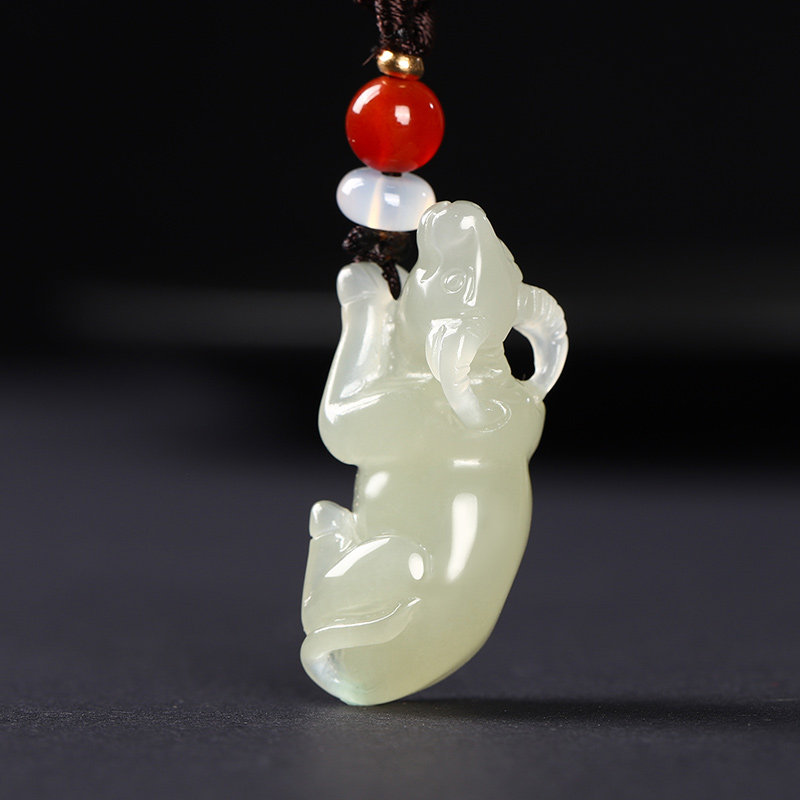 真品和田生肖牛玉吊坠青白白玉牛转乾坤玉坠颈饰