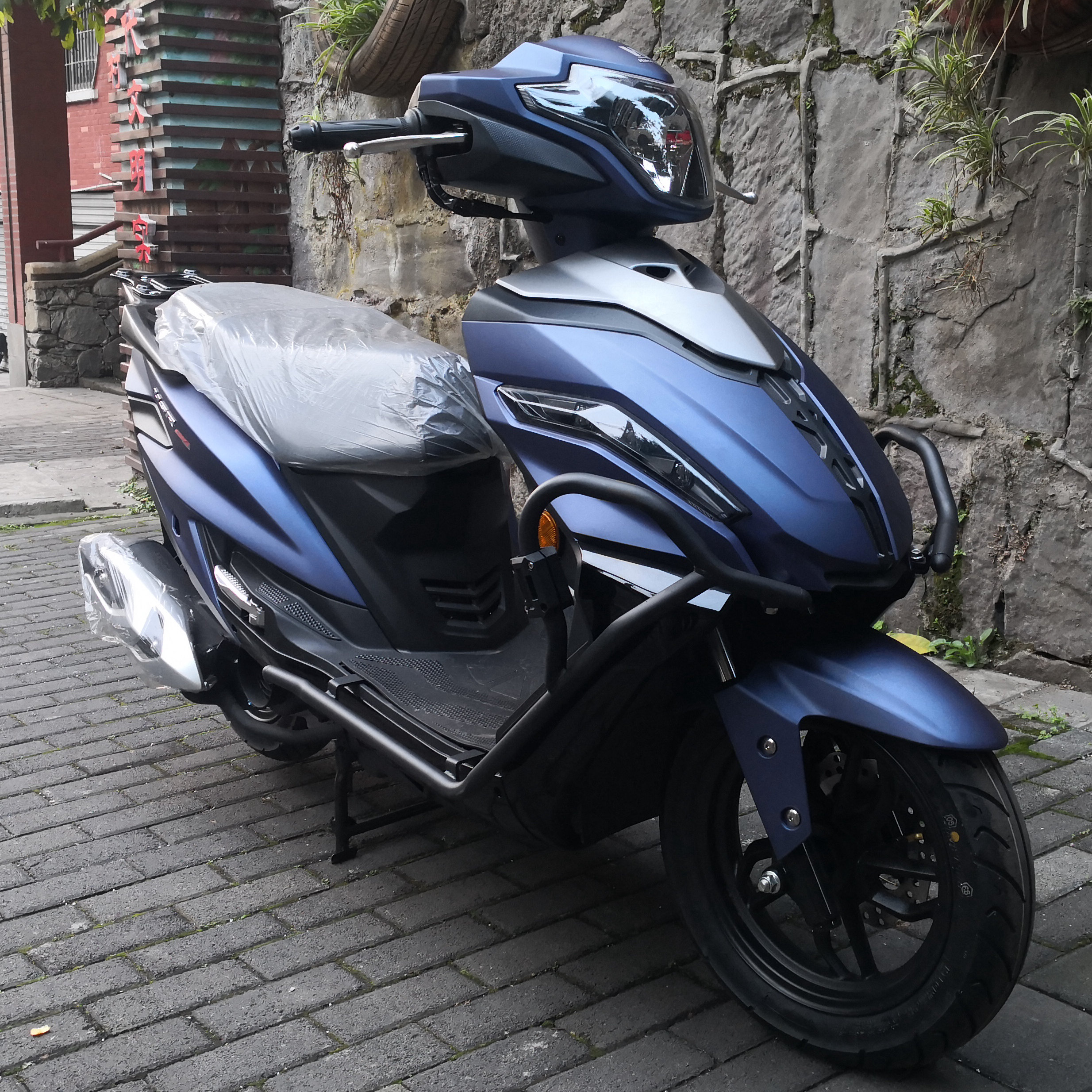 豪爵适用于usr125保险杠防护usr护杠挡风玻璃风挡摩托车保险杠