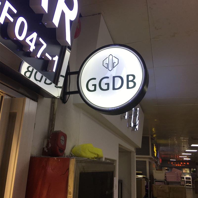 欧式铁艺美甲灯箱店铺侧招led圆形亚克力服装奶茶广告牌户外灯箱