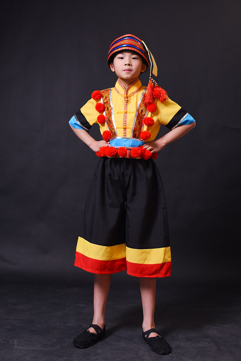 新款儿童瑶族舞蹈服装演出服男童云南少数民族绒球儿童演出服
