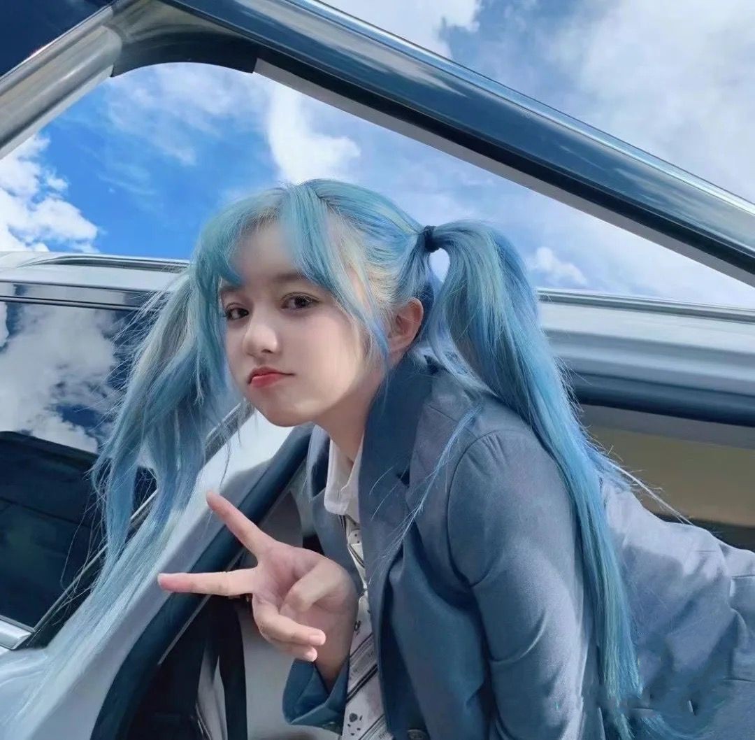 冰蓝色染发剂2021流行显白湖泊蓝雾霾蓝紫灰色蓝黑色染发膏纯植物