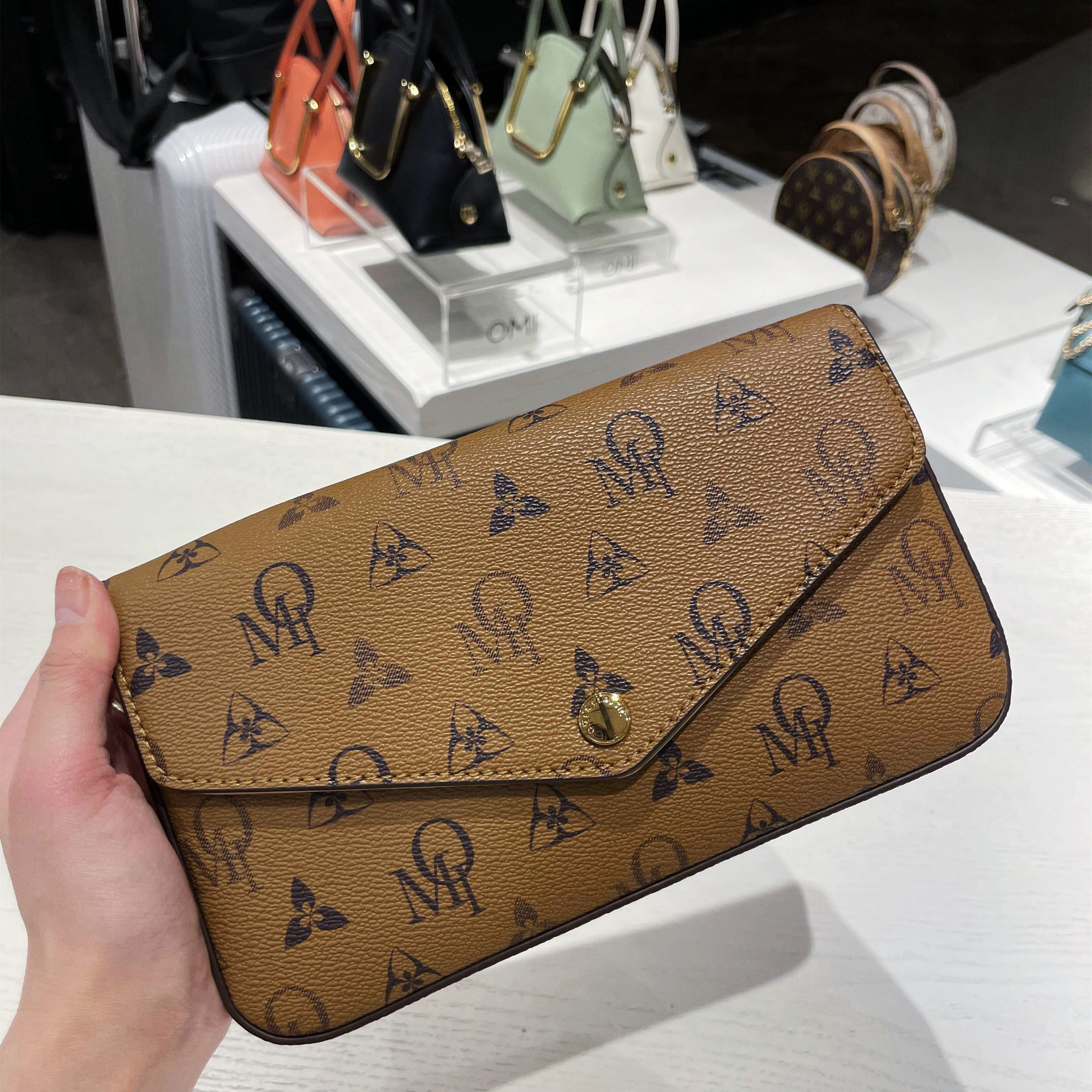 omi欧米简约时尚休闲百搭印花logo系列手拿斜挎女士包袋