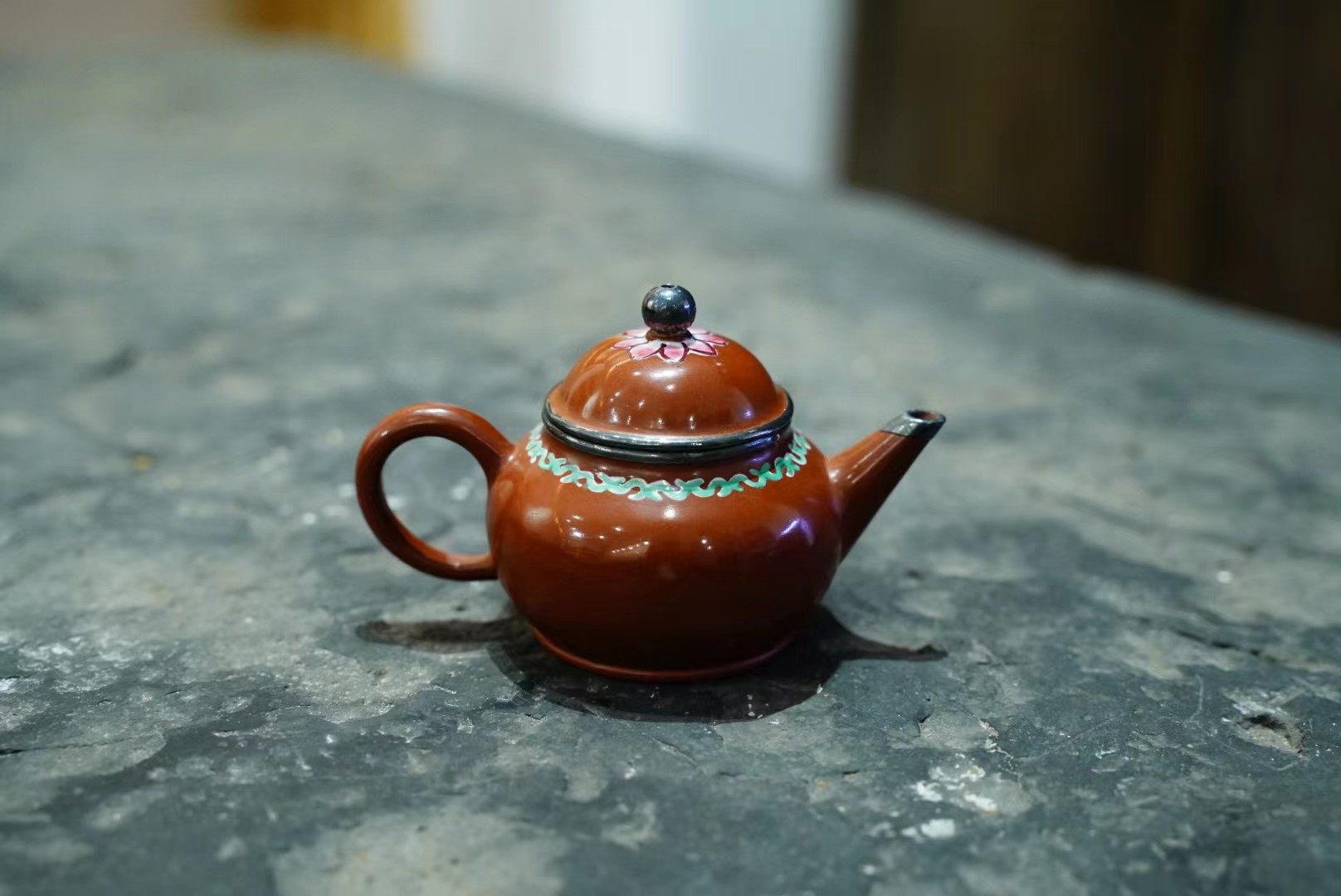 90年代早期出口泰国原矿老朱水磨珐琅包银寿桃茶壶