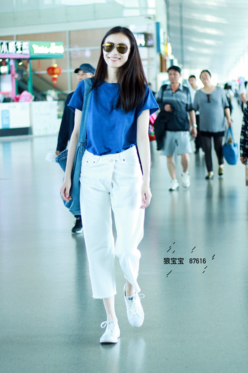 明星倪妮机场同款2017年夏季蓝色圆领t恤