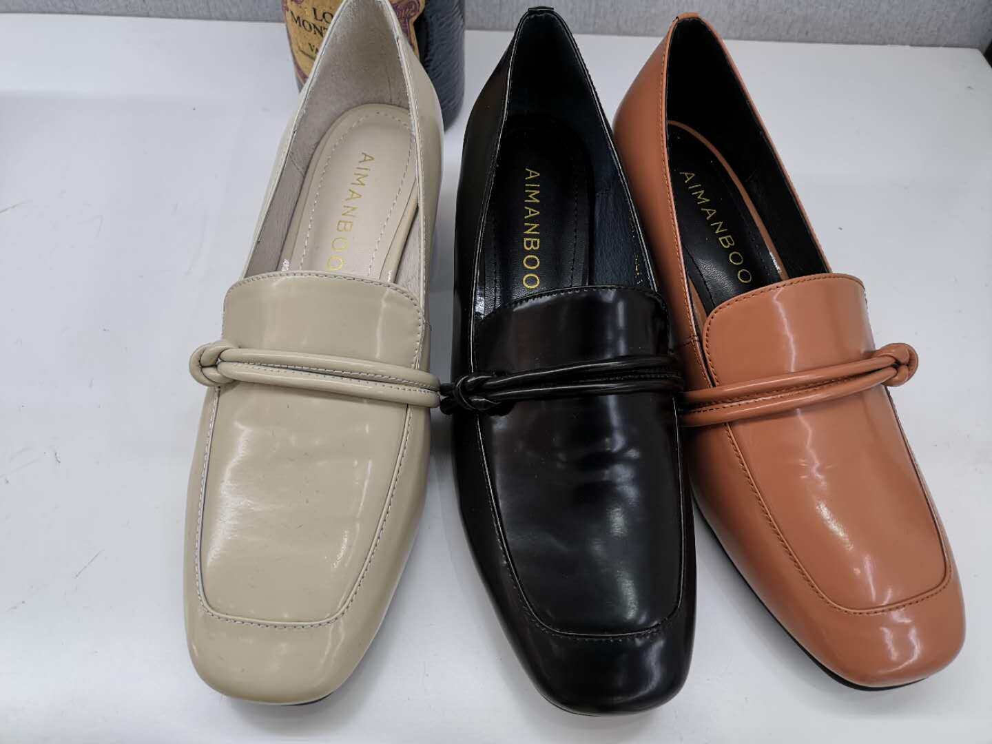 漫步佳人2021春款新粗跟优质皮面气质流行风女单舒适单鞋